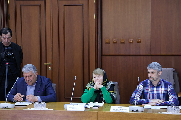 В Махачкале состоялся круглый стол на тему «Развитие и популяризация нематериального этнокультурного достояния Республики Дагестан»