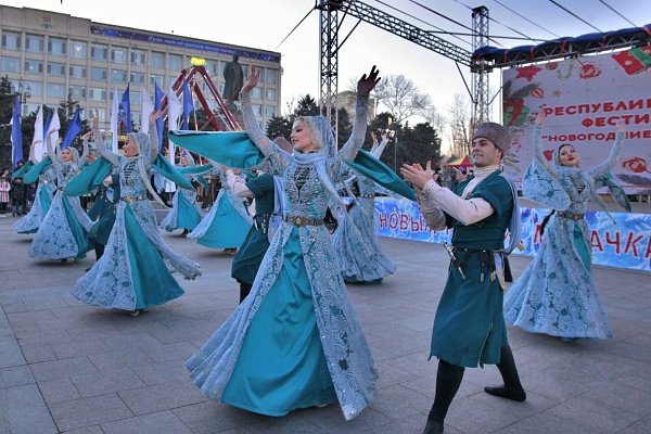 Республиканский фестиваль «Новогодние открытки», который стартовал  25 декабря, продолжает свою работу