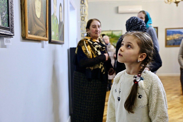 Сегодня в рамках Республиканского проекта "Самородки" открылась персональная выставка самодеятельного художника Рашида Саадулаева «В горах моё сердце».