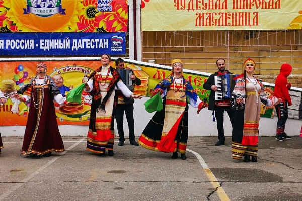 Народный хор русской песни «Волна» Республиканского дома народного творчества под руководством Маржаны Казакаевой принял участие в мероприятии, посвящённом празднованию Масленицы