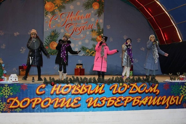 В преддверии Нового года в культурно-досуговых учреждениях муниципальных образований республики прошли праздничные мероприятия
