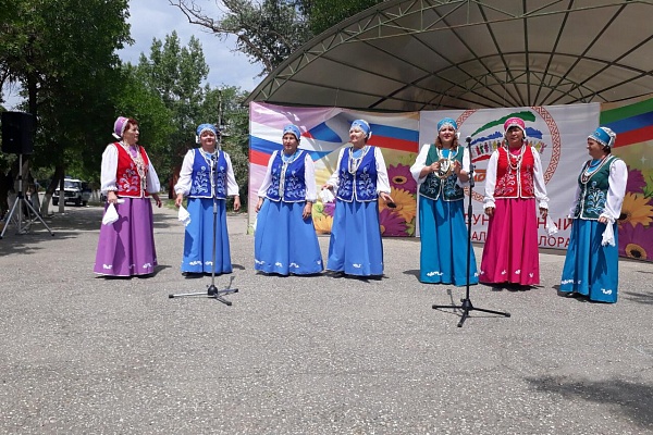 Город Кизляр в рамках IX Международного фестиваля фольклора и традиционной культуры «Горцы» принимал гостей