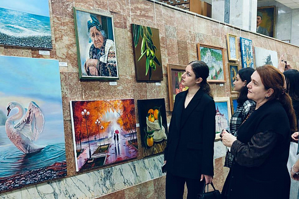 В Махачкале состоялось открытие групповой выставки «О Родине с любовью»