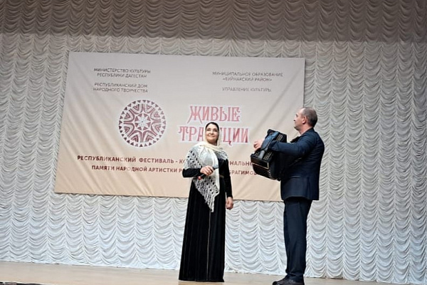 Республиканский фестиваль-конкурс национальной песни «Живые традиции» продолжается