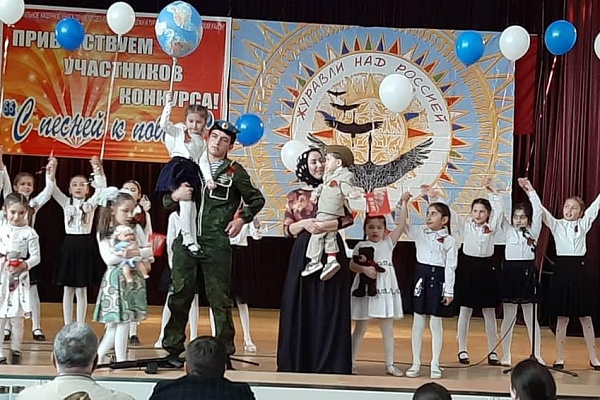 Cмотр-конкурс инсценированной патриотической песни «С песней к Победе». 