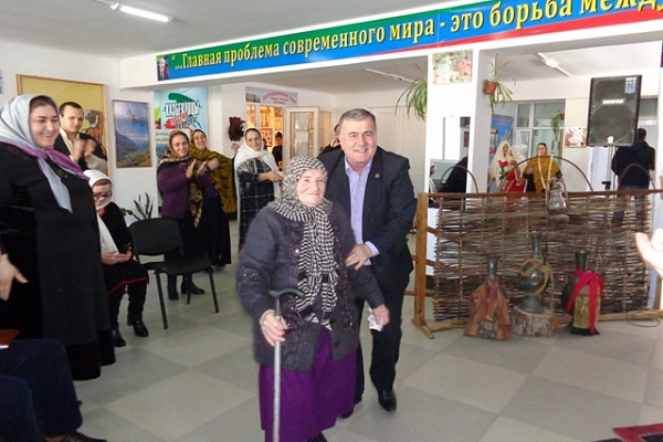 В Казбековском районе представили старинный свадебный обряд