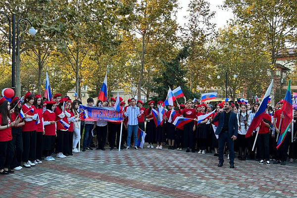  В центрах, домах культуры проходят акции и митинги в поддержку российской армии