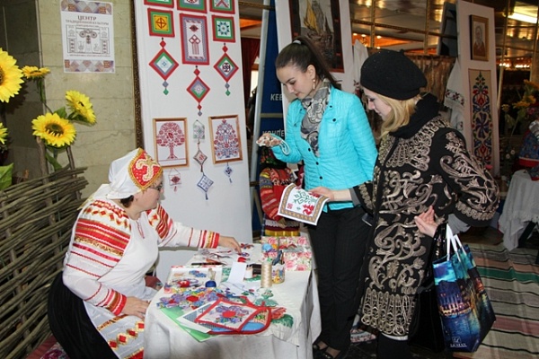 Гала-концертом «Традиция» торжественно открылся IV Международный фестиваль народного творчества  «Каспий – берега дружбы»