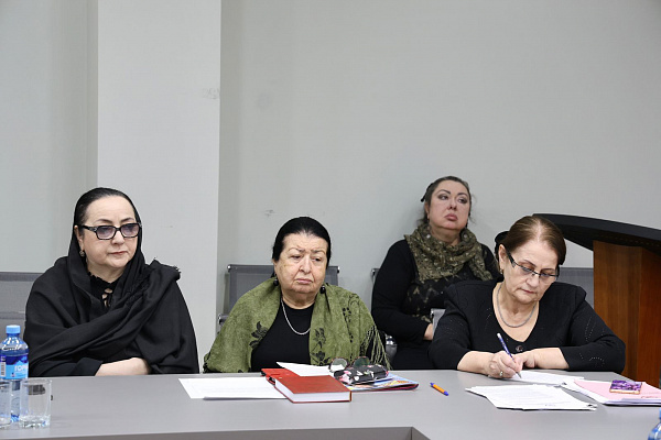 Заместитель министра культуры – директор Республиканского дома народного творчества Марита Мугадова приняла участие в заседании Общественного совета при Министерстве культуры РД
