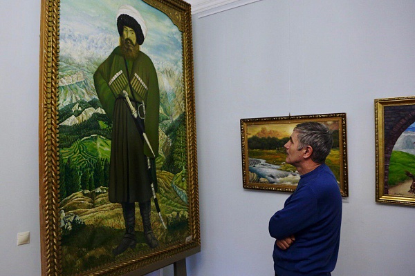 Сегодня в рамках Республиканского проекта "Самородки" открылась персональная выставка самодеятельного художника Рашида Саадулаева «В горах моё сердце».