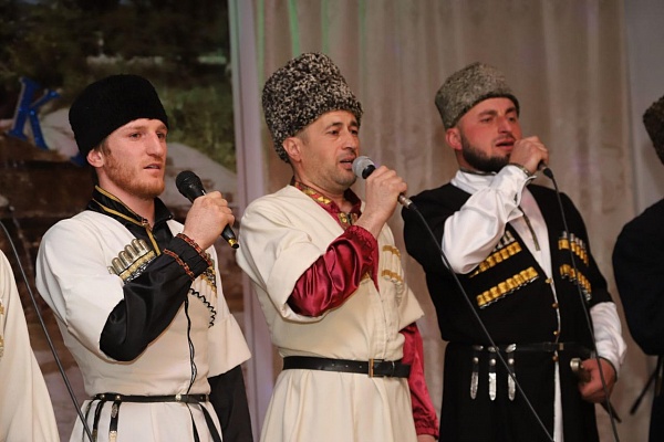 24 февраля в с.Мекеги Левашинского района в рамках Года культурного наследия в России состоялся Районный смотр-конкурс хоровых коллективов «Родники»