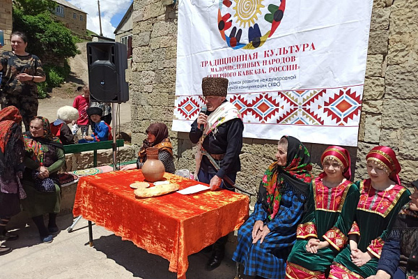 11 июня  в с. Кая Кулинского района в рамках фестиваля «Традиционная культура малочисленных народов Северного Кавказа, России» работники  клубных учреждений провели свадебный обрядовый праздник