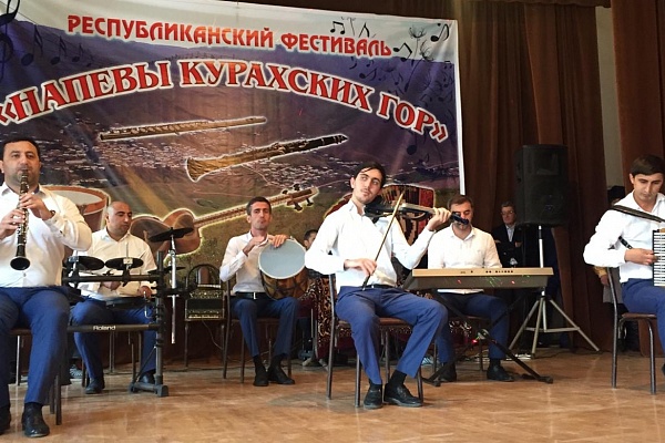 В Курахском районе прошел VI Республиканский праздник народной песни.