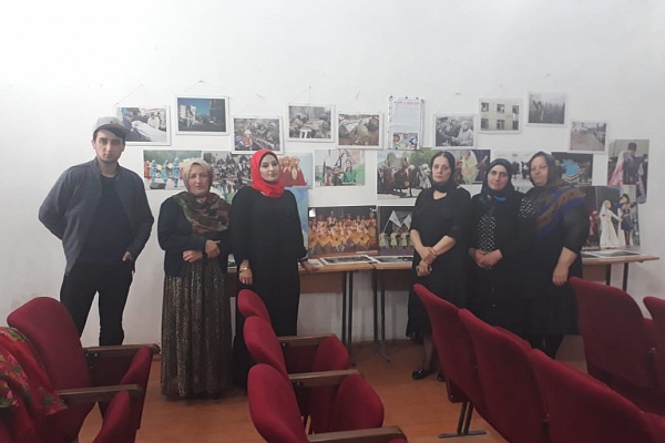 В Агульском районе прошла Республиканская передвижная фотовыставка «Мы за мир, за единство России»