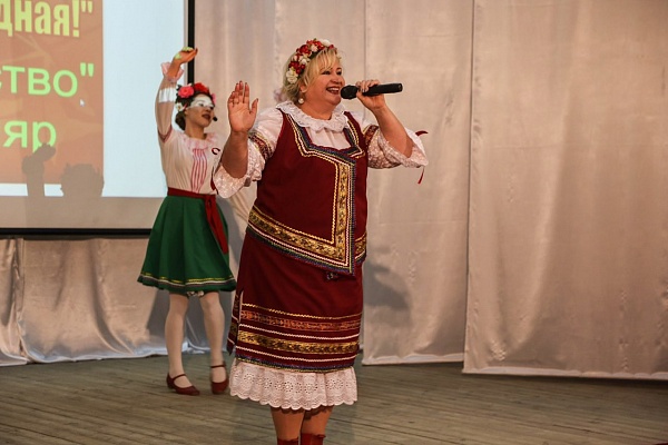 Сегодня в Центре культуры с.Тарумовка прошел XXVII Республиканский фестиваль народной песни и музыки «Лейся, песня народная!».