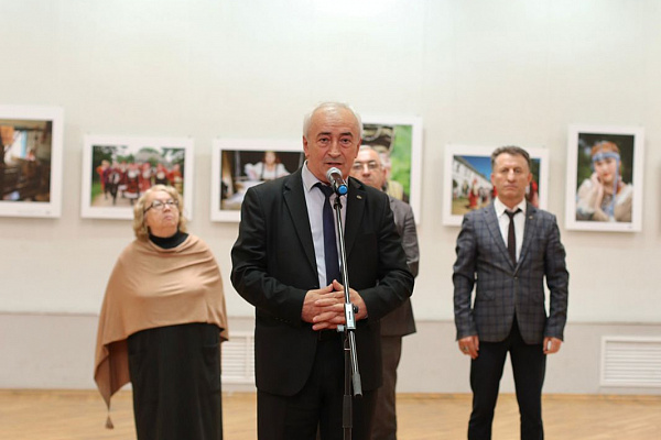 7 октября состоялось открытие всероссийской фотовыставки «Сила традиций: народы Российской Федерации», посвященной Году культурного наследия