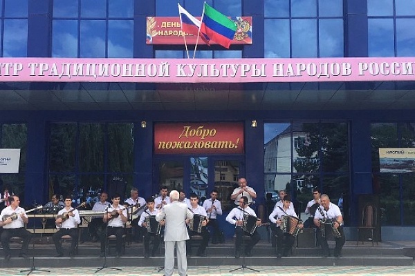 Творческий десант в С.-Стальском районе