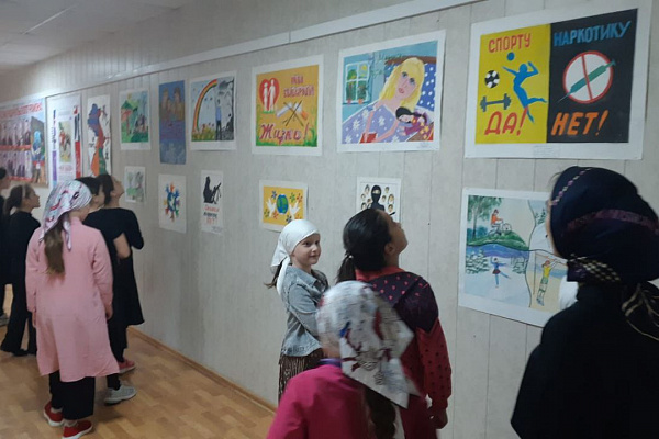 В Унцукульском районе стартовала республиканская передвижная выставка плаката «Мой выбор»