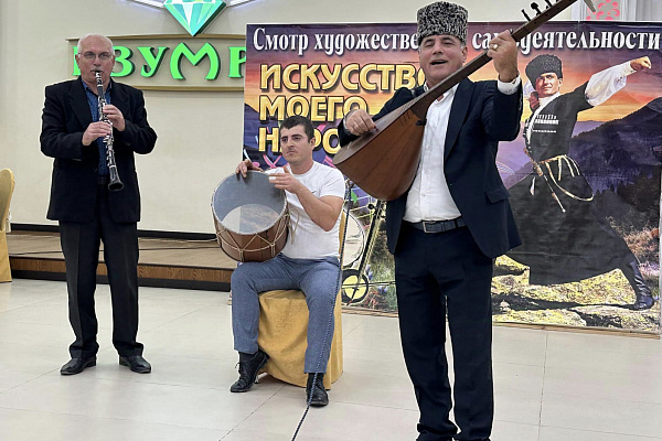 в Дербентском районе состоялся смотр коллективов художественной самодеятельности "Искусство моего народа"
