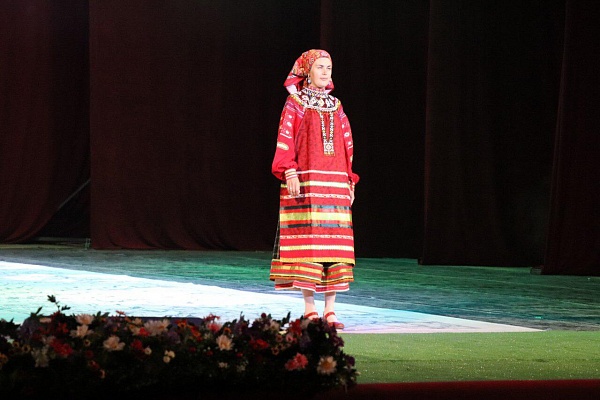 Праздник  «Поэзия народного костюма»