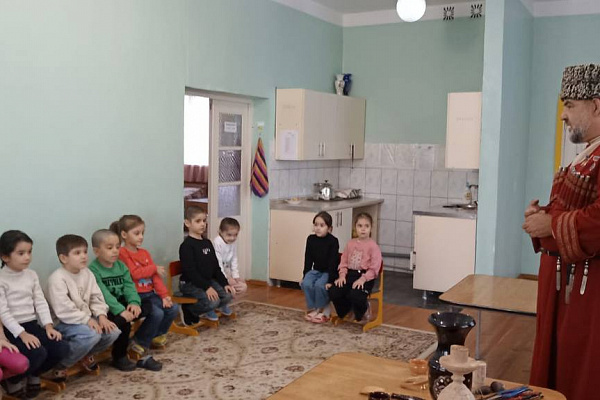 Мастер-класс для самых юных ценителей народного творчества от Республиканского дома народного творчества