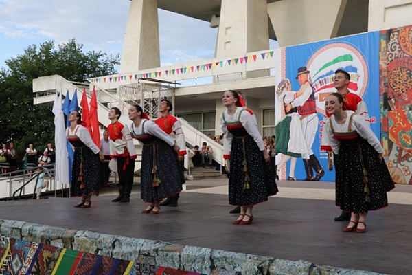 Завершился первый концерт «Фестивальные открытки» в рамках Международного фестиваля фольклора и традиционной культуры «Горцы»
