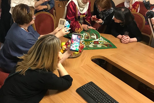 Знаменитое искусство кайтагских мастериц представлено в Москве