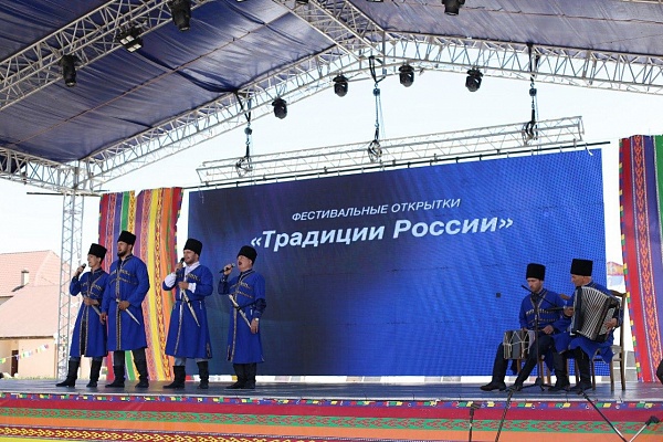 Концерт «Традиции России» прошел на побережье Каспийского моря
