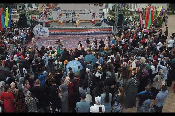Город Хасавюрт сегодня, 2 июля, встречал гостей-участников XX Международного фестиваля фольклора и традиционной культуры «Горцы»!