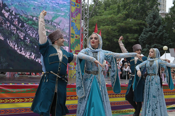 Праздник фольклорных коллективов прошел в Махачкале 