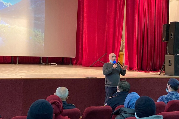 В зале Городского центра культуры Управлением культуры города Южно-Сухокумск организован показ короткометражного художественного фильма «Живи ради Бога!»