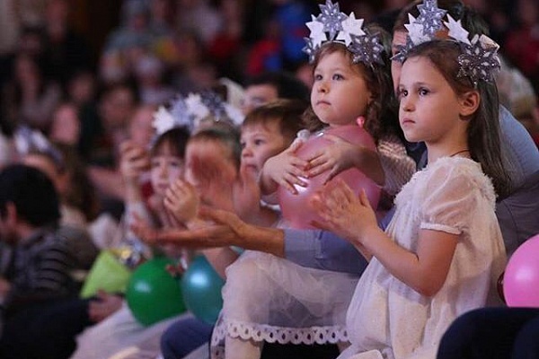 Выступление народного хора русской песни «Волна»  на открытии республиканской  Рождественской архиерейской Елки.
