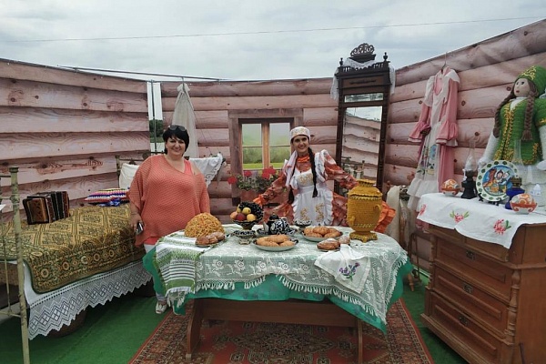 Мастера дагестанских народных промыслов приняли участие в фестивалях в городе Астрахани.