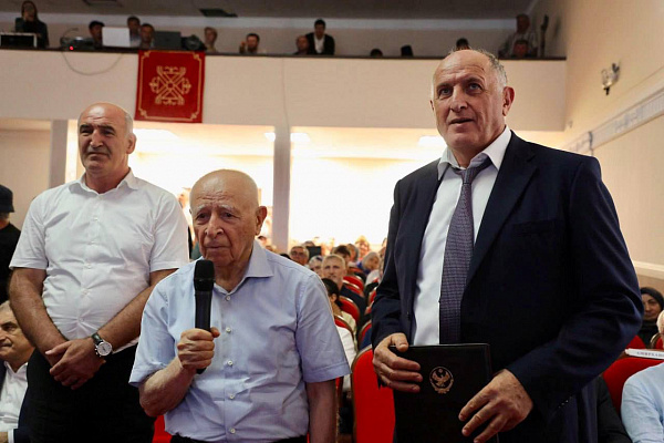 В с. Хунзах Хунзахского района состоялось празднование 85-летия первого Президента Республики Дагестан Муху Гимбатовича Алиева