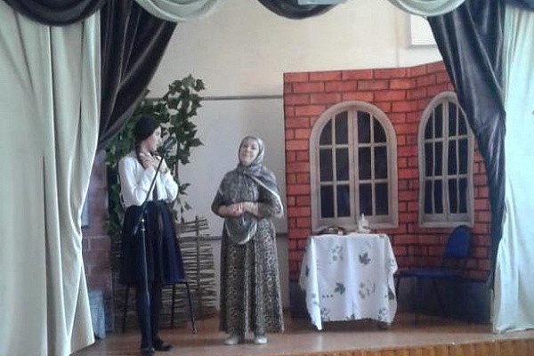 Гастроли народных театров.