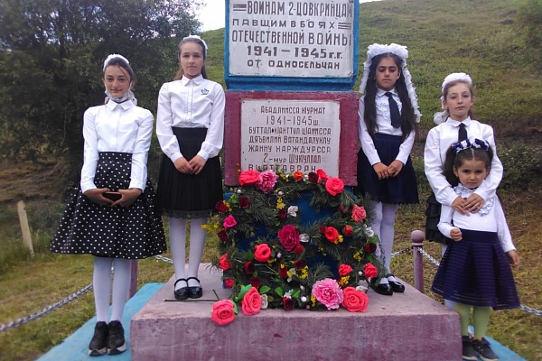 Агульский, Рутульский, Тарумовский, Унцукульский, Кулинский районы, города Дагестанские огни и Дербент присоединились к акциям, посвященным Дню памяти и скорби.