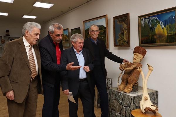 Открытие персональной выставки Ибрагима Сунгурова «Добрых рук творенье».