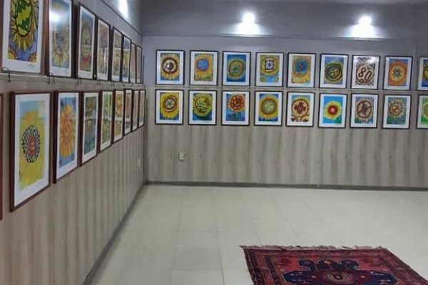 В первые дни осени в Дагестане открылась яркая солнечная выставка «Пусть всегда будет солнце!»