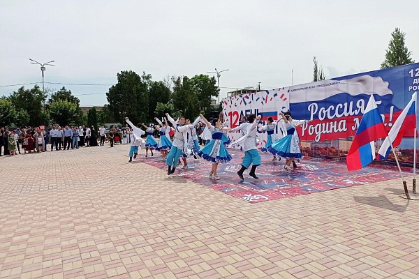 11 июня, в рамках празднования Дня России в г. Хасавюрте состоялся фестиваль народного творчества «Россия-Родина моя!»