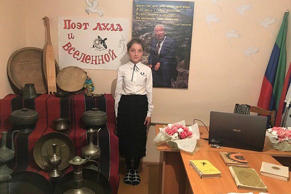 В сентябре в Дагестане и всей России вспоминают о талантливом поэте, творчество которого объединяет людей разных национальностей, учит нас дружбе, любви, мудрости и добру. 