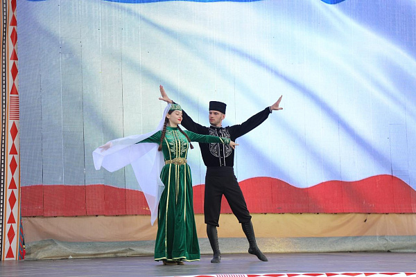 Яркий и колоритный Праздник «Поэзия народного костюма» прошёл в Махачкале 