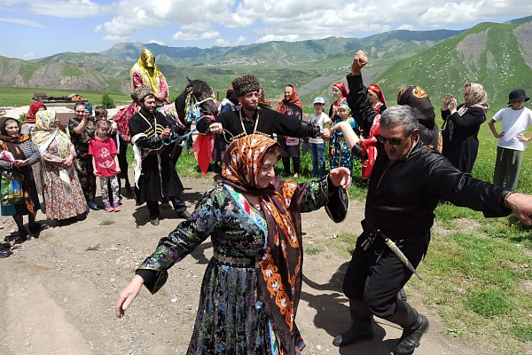 11 июня  в с. Кая Кулинского района в рамках фестиваля «Традиционная культура малочисленных народов Северного Кавказа, России» работники  клубных учреждений провели свадебный обрядовый праздник