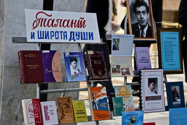 Сегодня в рамках Республиканского проекта "Самородки" состоялось открытие  выставки Сугури Увайсова "Вдохновение".