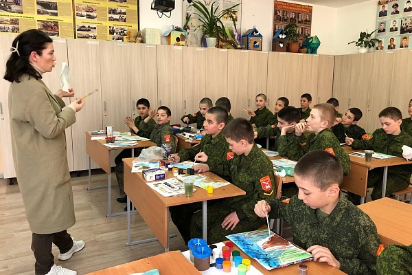 Республиканский Дом народного творчества организовал мастер-класс по изобразительному искусству в 1-ом Дагестанском кадетском корпусе им. генерала-полковника Г.Н. Трошева