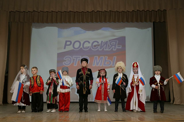 В культурно-досуговых учреждениях муниципальных образований республики состоялись праздничные мероприятия, посвященные Дню народного единства