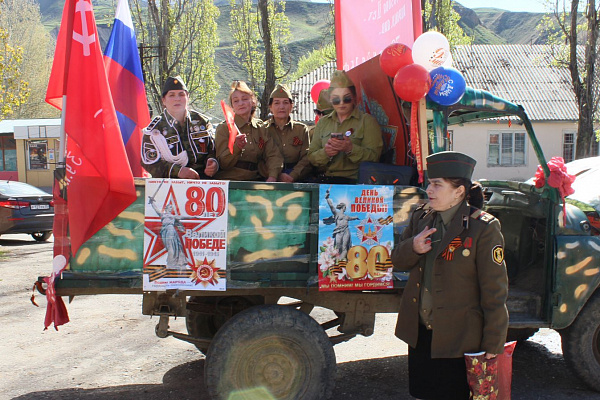 Флешмоб-акция «За наших!», организованная Республиканским домом народного творчества
