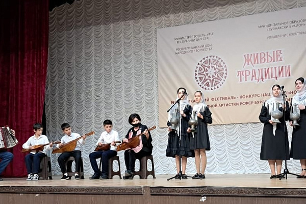 Республиканский фестиваль-конкурс национальной песни «Живые традиции» продолжается