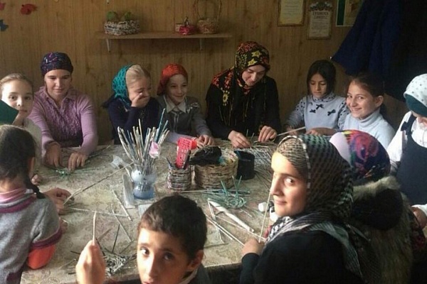 В рамках фестиваля «Россия - Родина моя» продолжают проводиться выставки "Мое село родное".