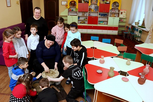 Республиканский Дом народного творчества продолжает серию мастер-классов, которые знакомят жителей Дагестана с традиционными ремёслами республики.