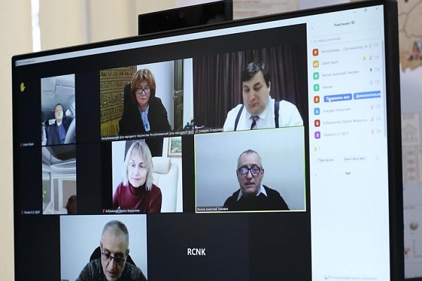 16 февраля, в Республиканском доме народного творчества состоялось   совещание в режиме видеоконференции с членами Ассоциации Домов (Центров) народного творчества СКФО
